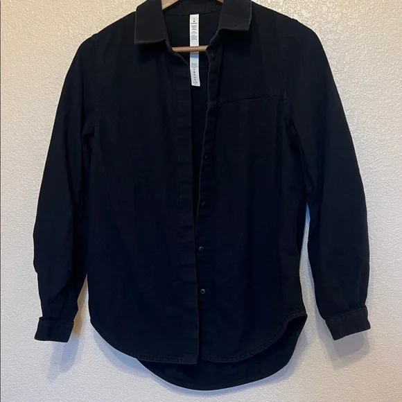 Lululemon Athletica Black Button Down Long Sleeve Shirt Size 6 - Picture 1 of 6